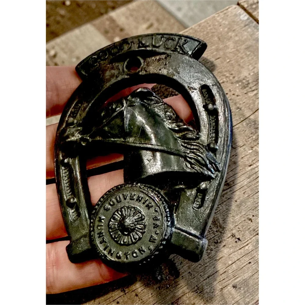 Vintage Cast Iron Good Luck Horseshoe Horse Head Souvenir Huntington W. Va. - Picture 4 of 5